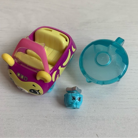 Shopkins Cutie Cars Cupcake Van and 12 Cars - Picture 5 of 16